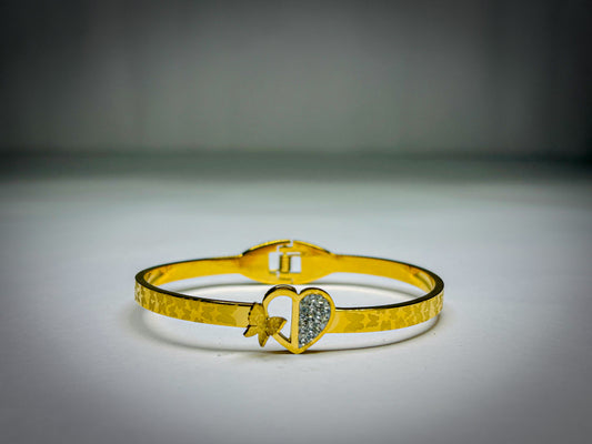 Bracelet With a Heart Design