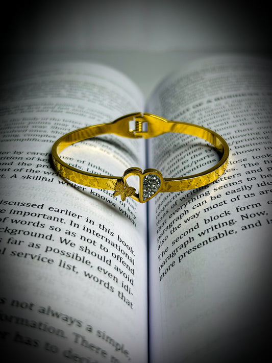 Bracelet With a Heart Design